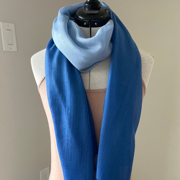 JONES NEW YORK Blue Scarf Shawl Wrap Blue Dip-Dye Ombré with Fringe - EUC - Picture 2 of 9
